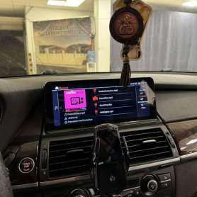 Штатное головное устройство в BMW