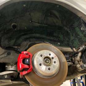Шумоизоляция колесных арок вторым слоем BMW X6