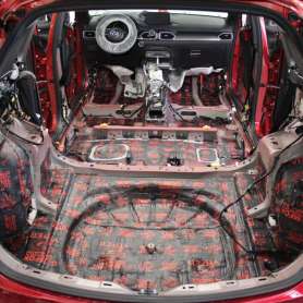 Процесс шумоизоляции автомобиля Mazda
