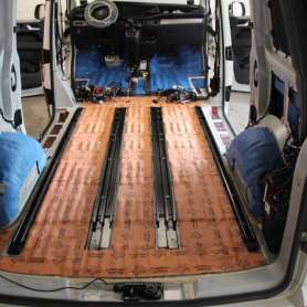 Шумоизоляция пола вторым слоем Volkswagen Multivan