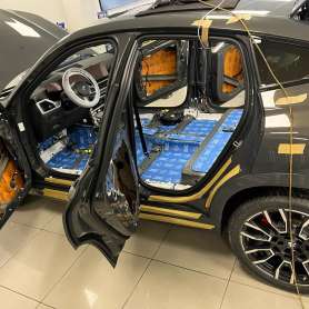 Процесс шумоизоляции BMW X6