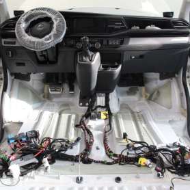 Процесс шумоизоляции автомобиля Volkswagen Multivan
