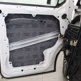 Шумоизоляция дверей вторым слоем Volkswagen Multivan