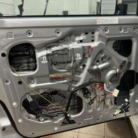 Установка автозвука в Land Cruiser 70