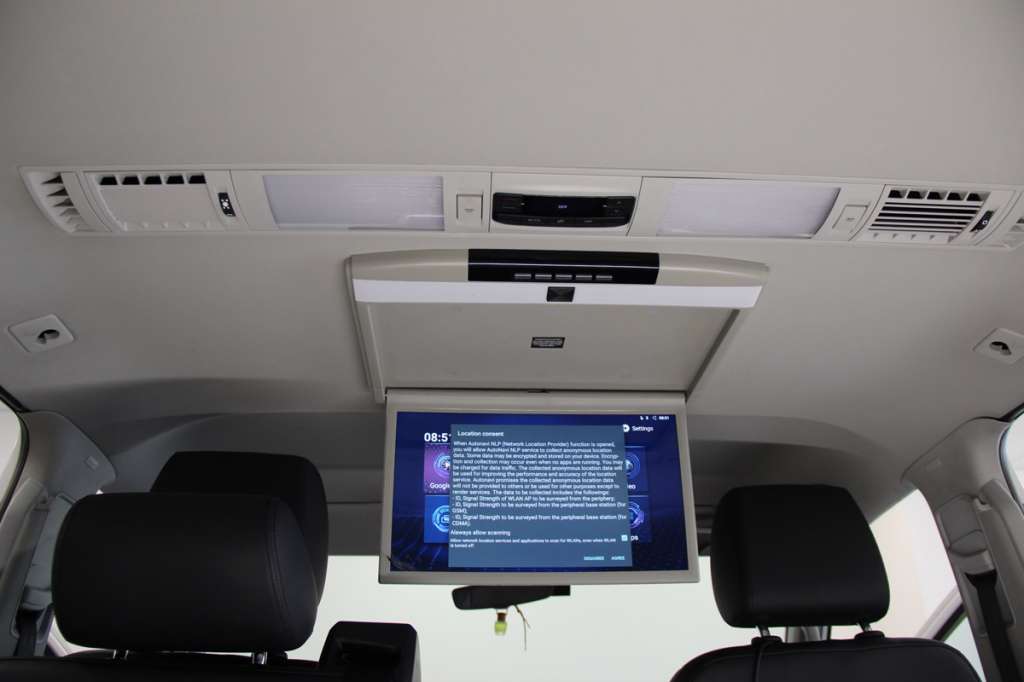 Установка потолочного монитора в Multivan