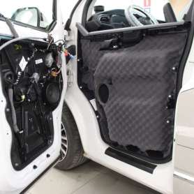 Шумоизоляция обшивки двери вторым слоем Volkswagen Multivan
